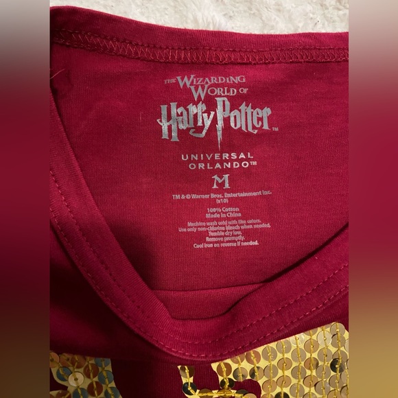 Universal Studios Harry Potter Gryffindor Sequins Ladies Shirt - Picture 2 of 3